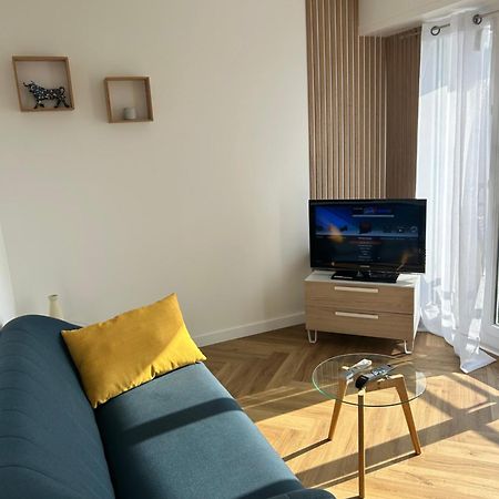 Agreable Studio Chantilly Avec Balcon Et Parking Securise Pau Eksteriør billede