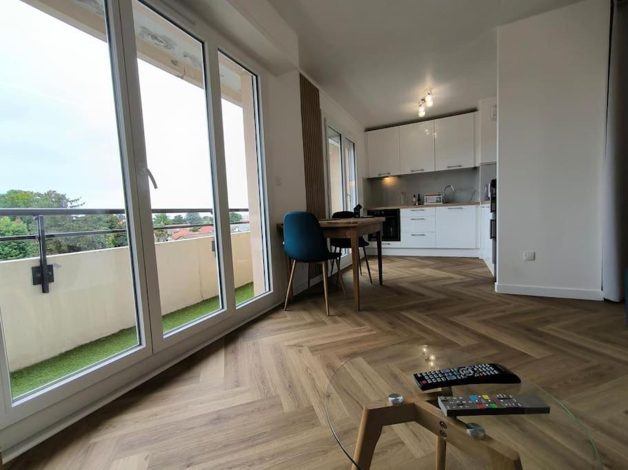 Agreable Studio Chantilly Avec Balcon Et Parking Securise Pau Eksteriør billede