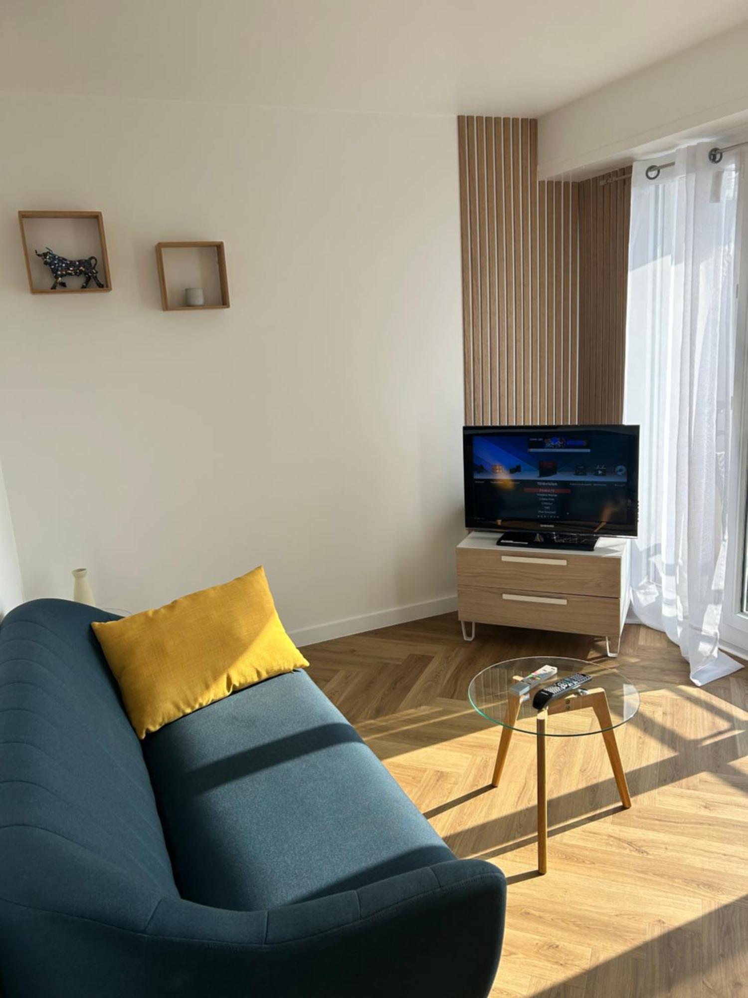 Agreable Studio Chantilly Avec Balcon Et Parking Securise Pau Eksteriør billede