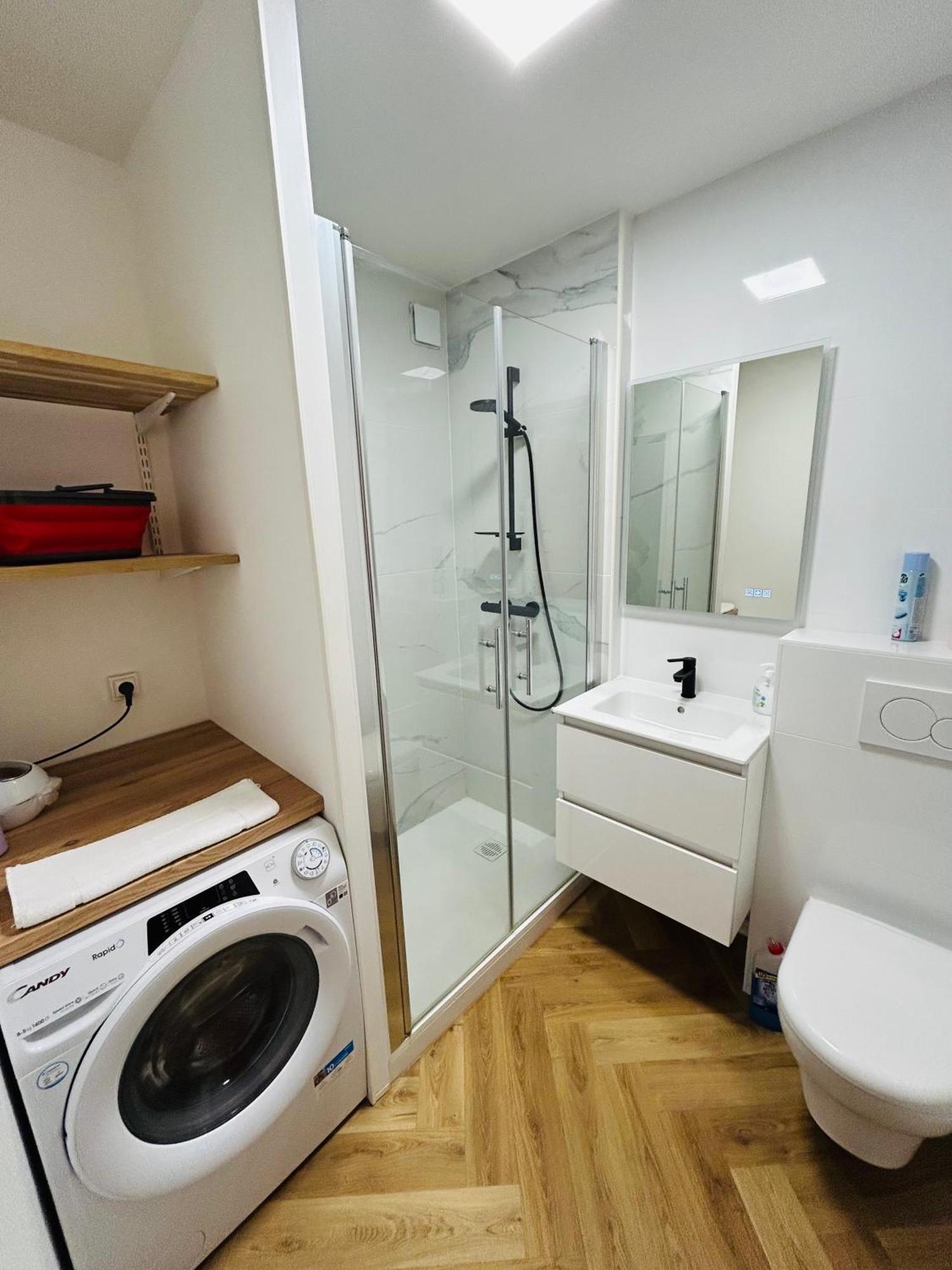 Agreable Studio Chantilly Avec Balcon Et Parking Securise Pau Eksteriør billede